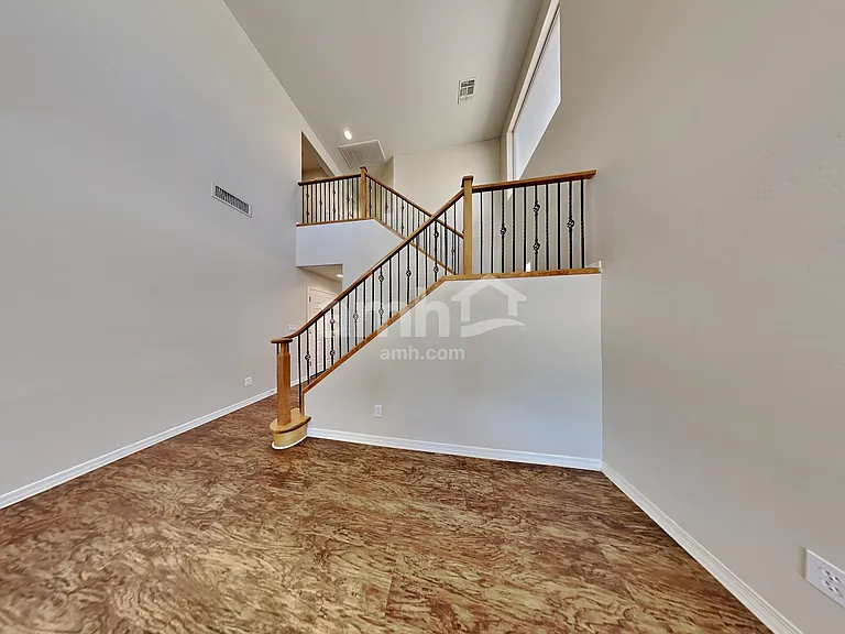 2542 W Cordia Ln — Photo 8