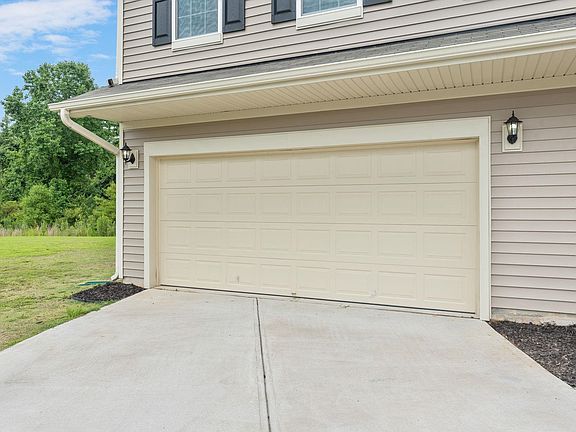 3rd image of 220 Avery Glenn Way