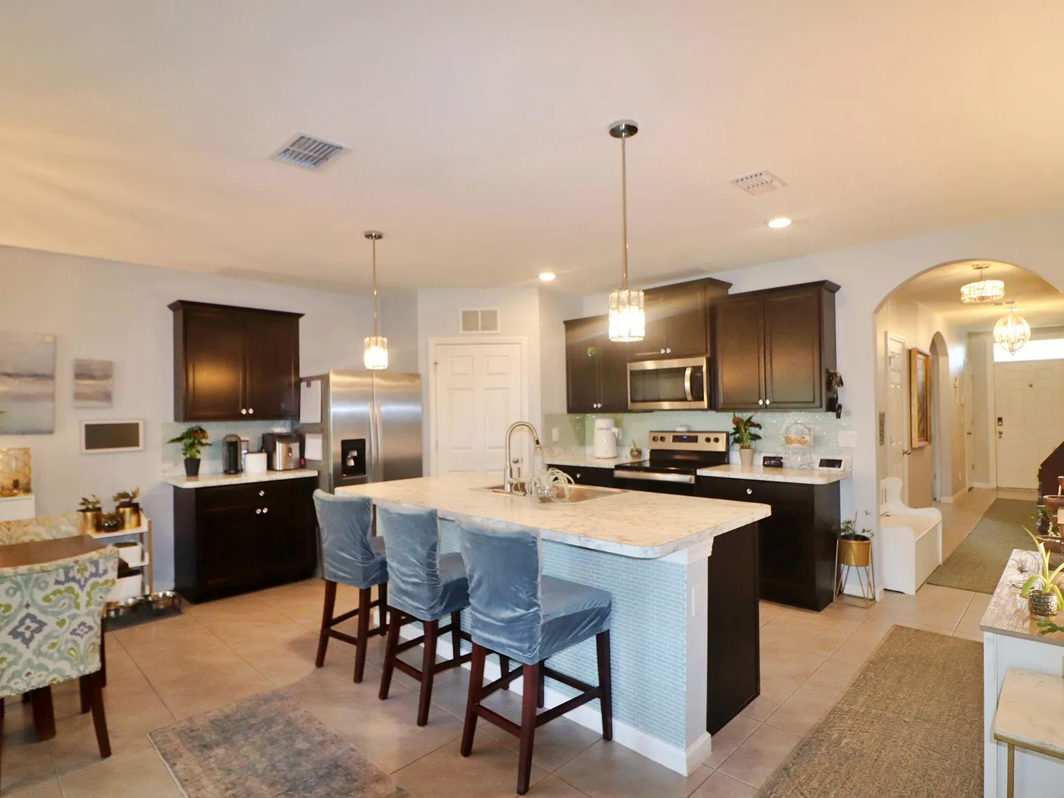 4 bed, 1827 sqft, $2,850 — Photo 4