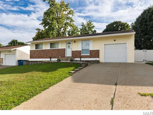 3750 Calef Dr, Saint Louis, MO 63125