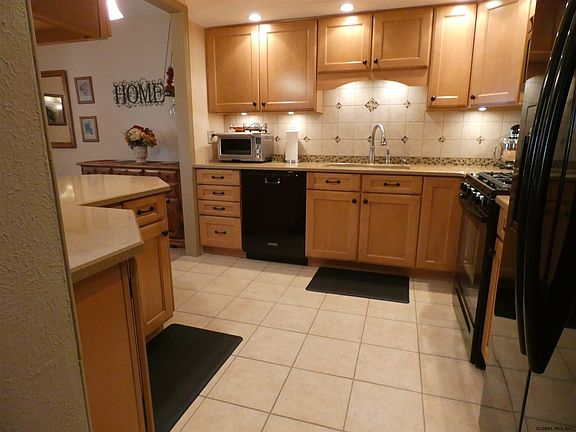 3rd image of 4B Kimberly Ct