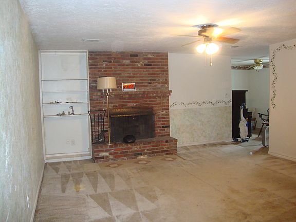 Family room/Fireplace