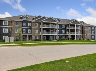 2867 Spring Rose Cir APT 306, Coralville, IA 52241