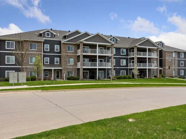 2867 Spring Rose Cir APT 306, Coralville, IA 52241
