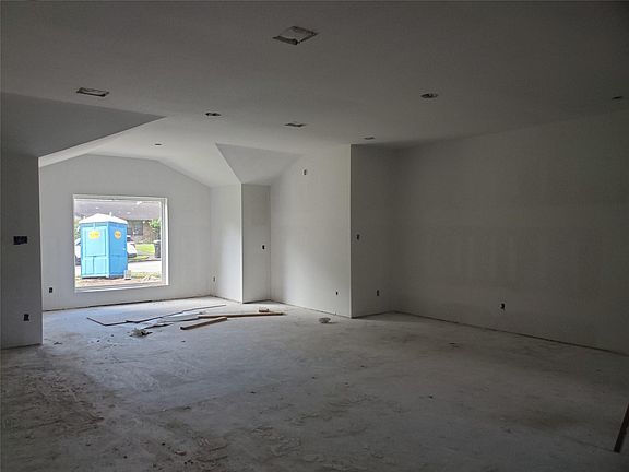3rd image of 6710 Lindyann Ln