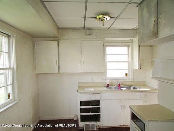 2nd image of 1109 W Saginaw St