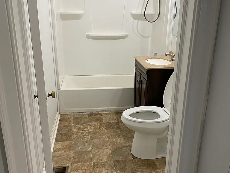 31 Yeadon Ave #A — Photo 6