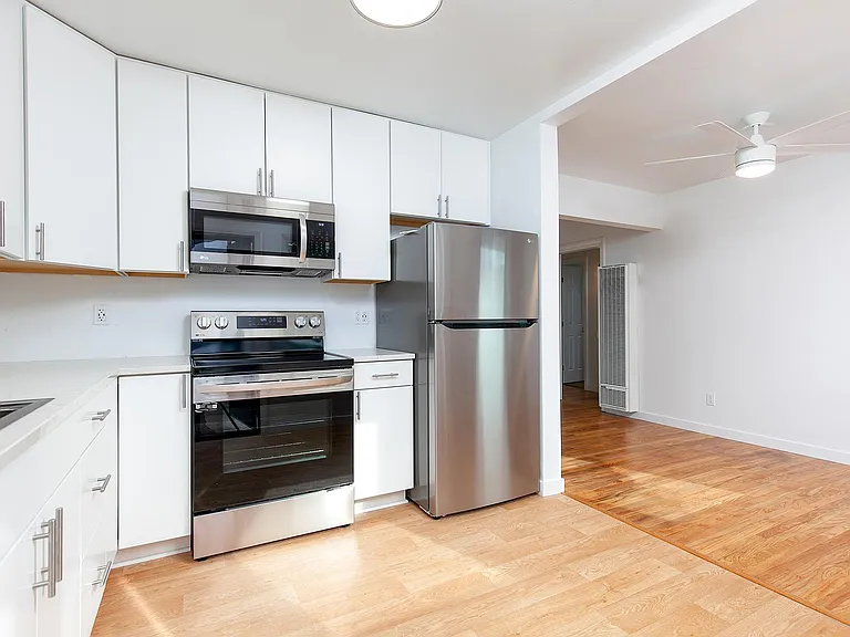 Open floor plan cmakes it easy to create a dining area that meets multiple functions. Also a dining table can be elongated into the kitchen to create seating for more than the usual number of diners.
