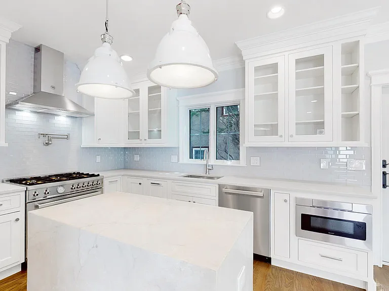 101 Sumner Rd — Photo 33