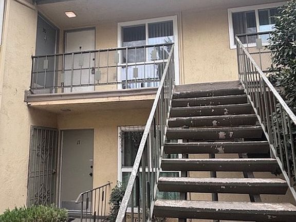 3rd image of 8759 Tobias Ave #29