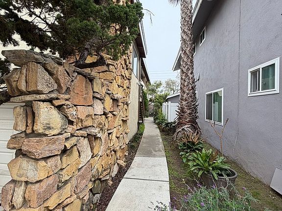 3rd image of 334 Newport Ave APT 2