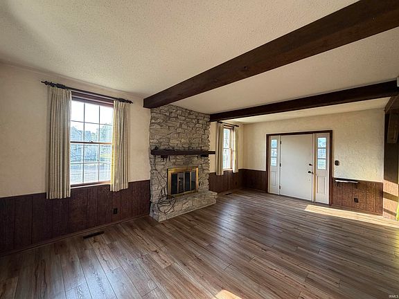 4th image of 702 S Apperson Way