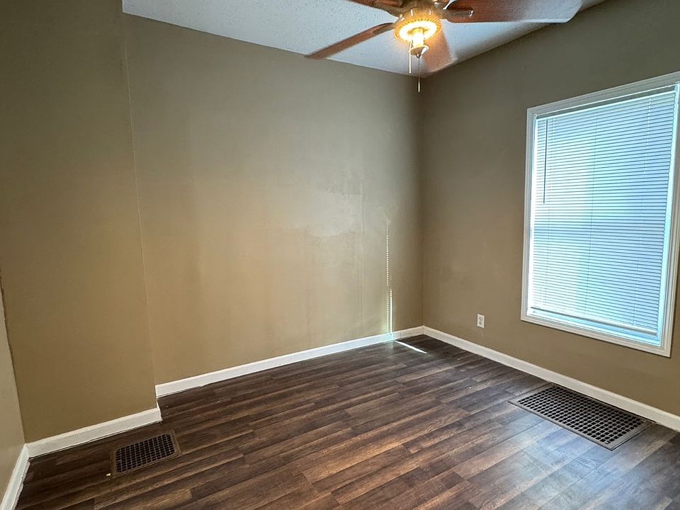 1st image of 202 E Dubail St