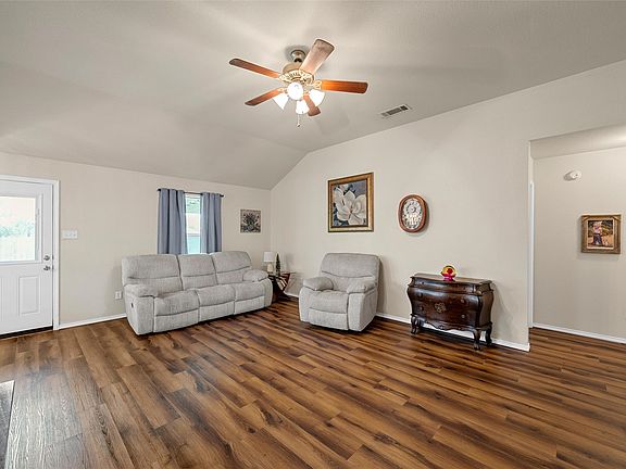4th image of 2032 Sabine Dr