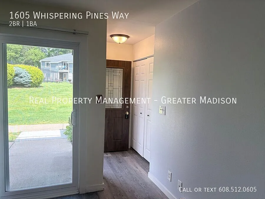 Great 2 Bedroom Condo Rental Central Location — Photo 2