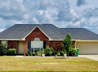 2112 Irma Cir, Ocean Springs, MS 39564