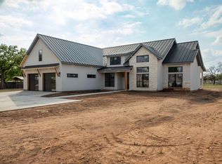 214 Woodcrest St, Fredericksburg, TX 78624
