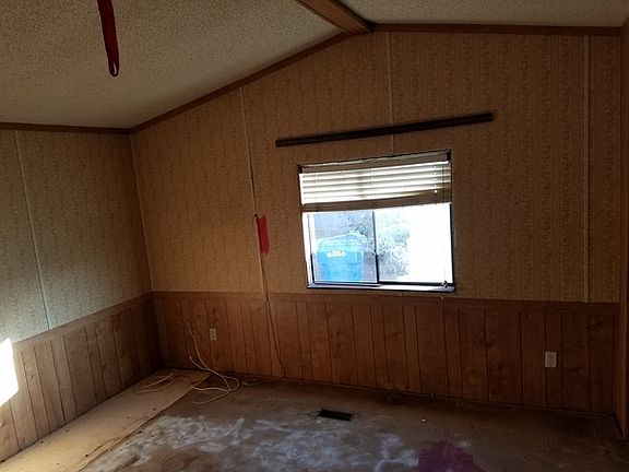 3rd image of 2623 E Marconi Ave