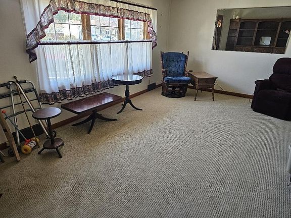 5th image of 411 Sheridan Dr