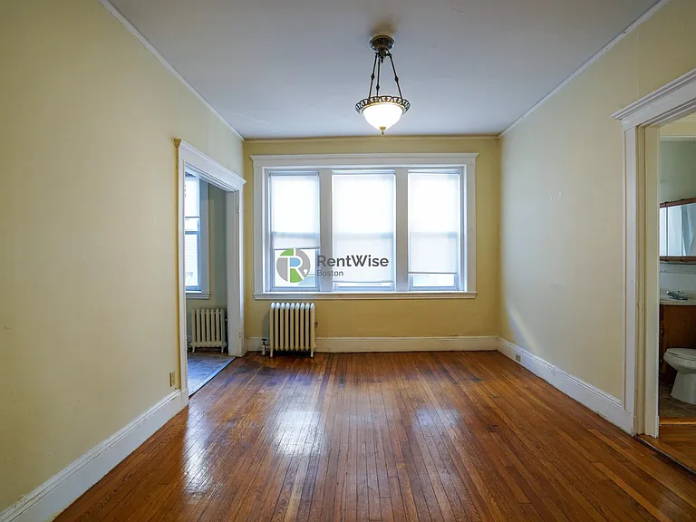 37 Woodstock Ave #1 — Photo 5