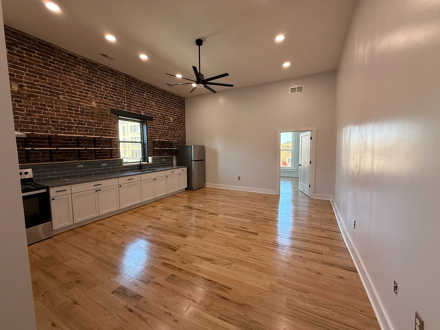 1 bed, $1,100 — Photo 2