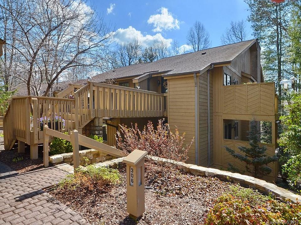 1st image of 306 Live Oak Ln #306