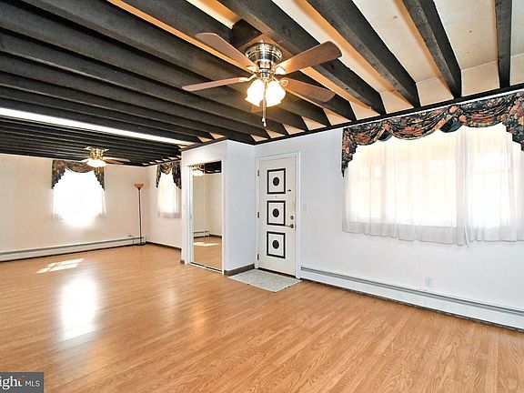 3rd image of 3121 Methacton Ave