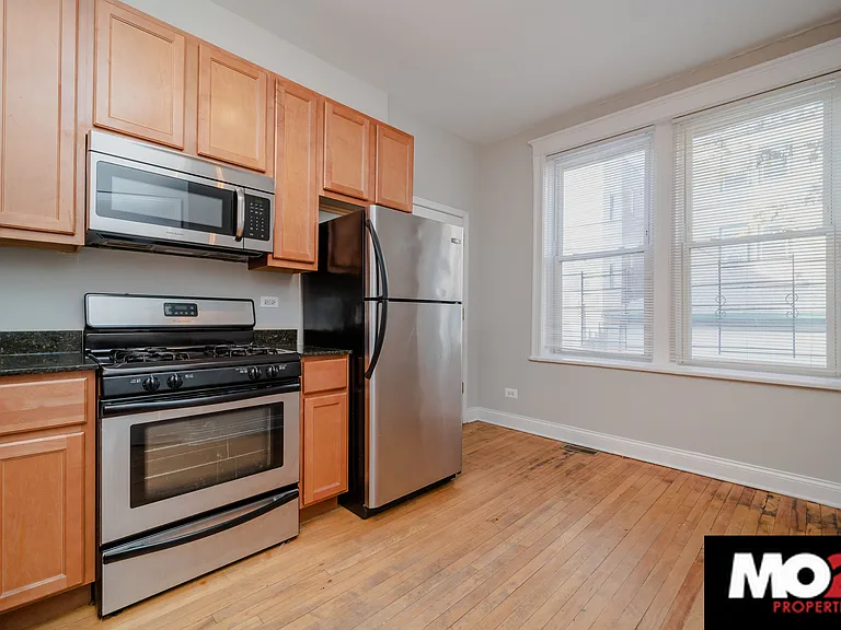 2324 W Thomas St #2R — Photo 2