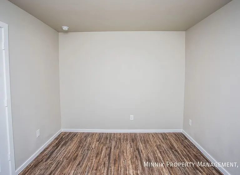 2035 Kenwood Ave — Photo 31