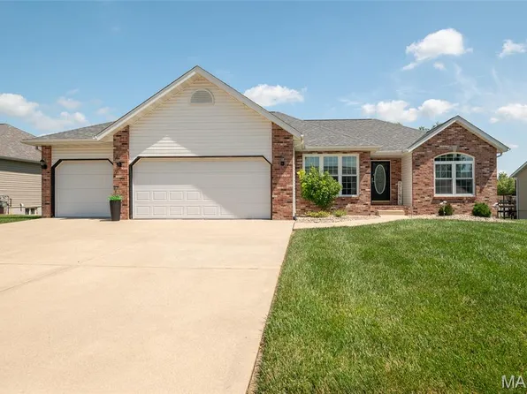6715 Crossington Ln, Maryville, IL 62062