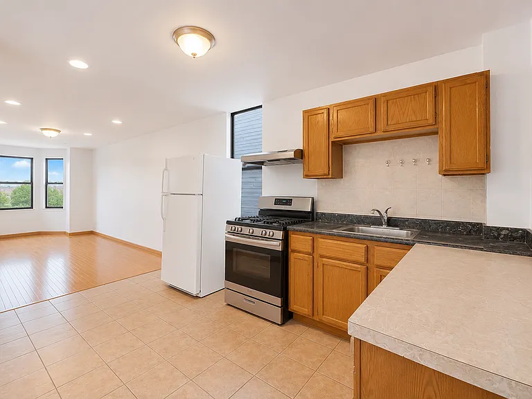 3213 S Green St #2 — Photo 3