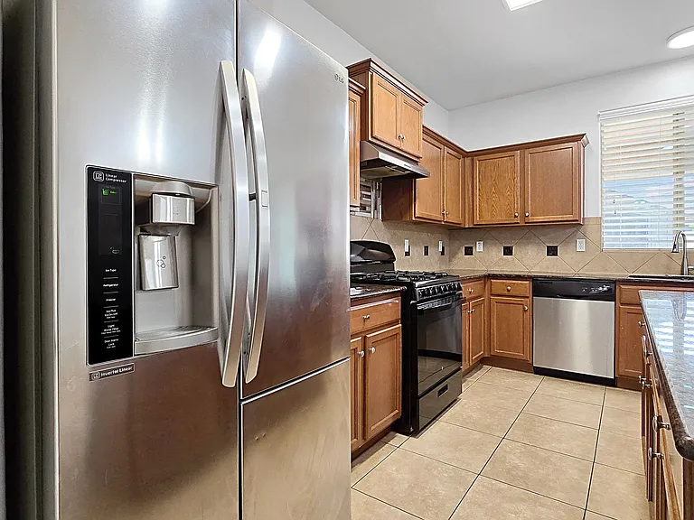 8012 S 70th Dr — Photo 9