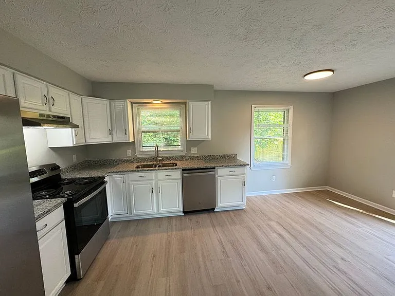 105 Astor Pl — Photo 30
