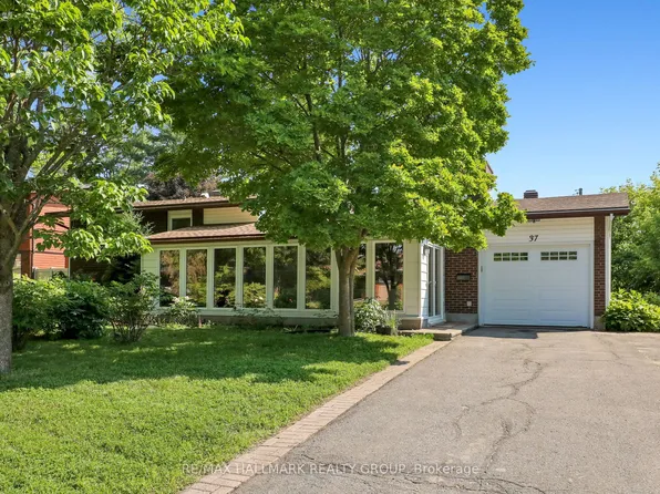 37 Lyall St, Ottawa, ON K2E 5G7