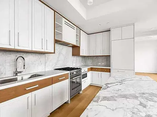 1 Clinton St #17B, Brooklyn, NY 11201