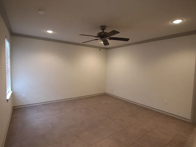 Beautiful 3 Bedroom 2 Bathroom Townhouse In South Tyler! Now Offering 1/2 Off First Full Months R... — Photo 14