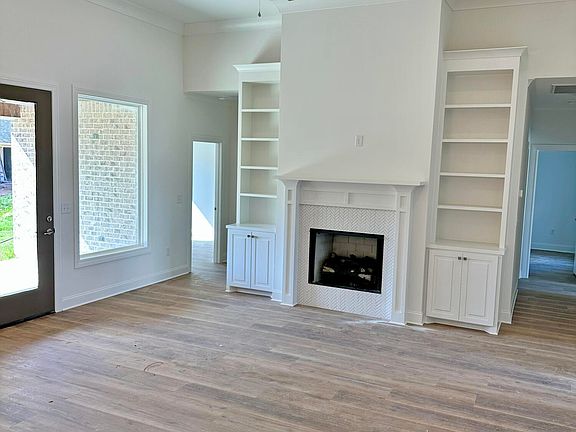 4th image of 302 Tremont Dr