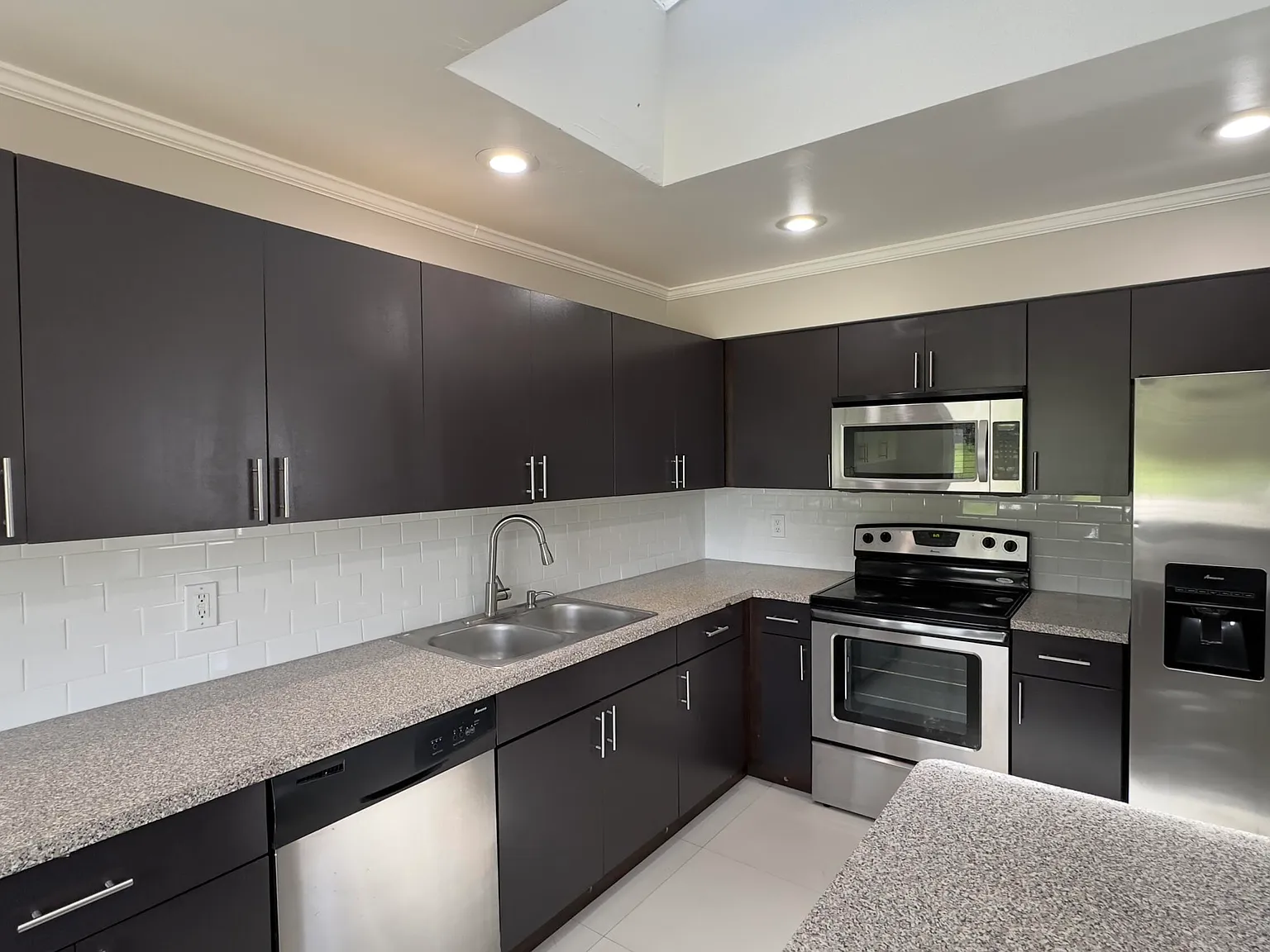 3 bed, 2.0 bath, 1432 sqft, $2,450 — Photo 4