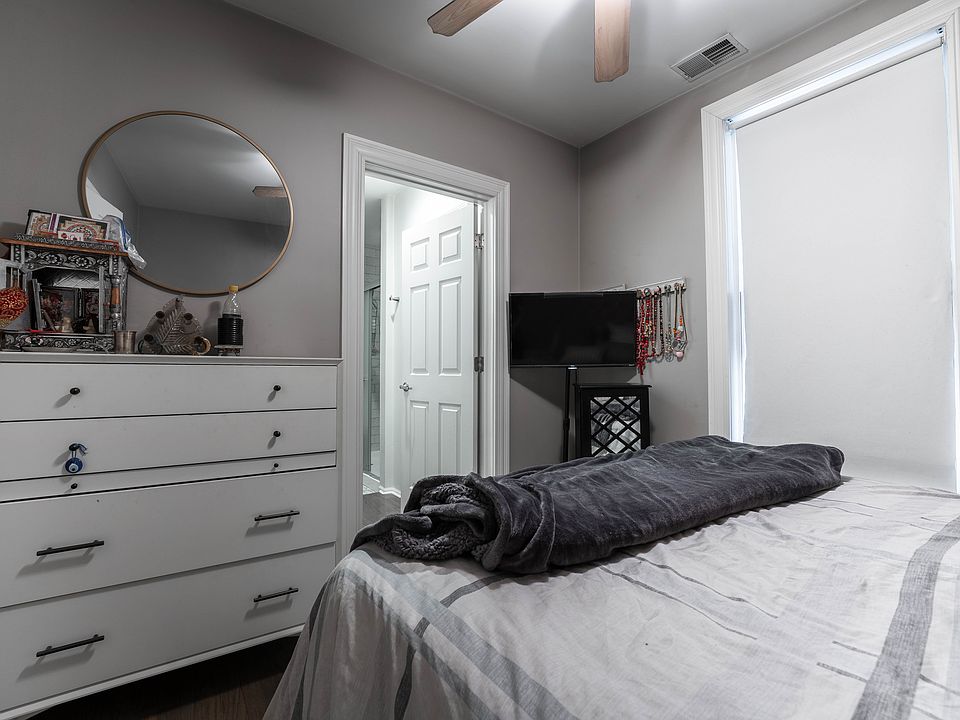 1st image of 2653 W Armitage Ave #1
