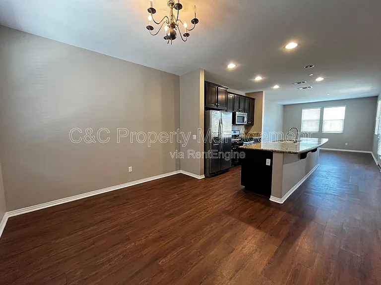 686 S Euclid St — Photo 6