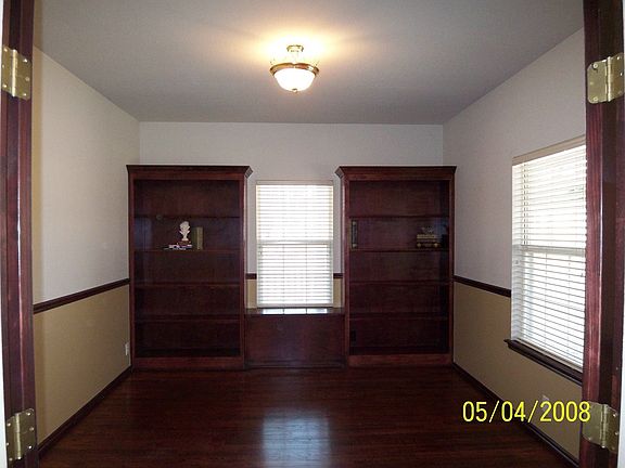 Office w/Built-In Bookshelves
