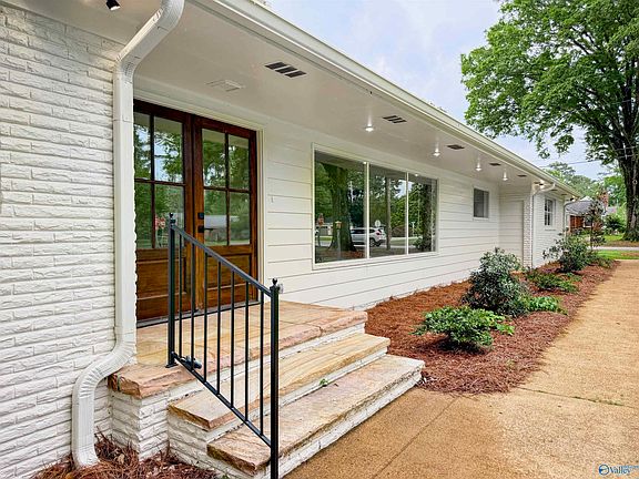 2nd image of 1820 Stratford Rd SE