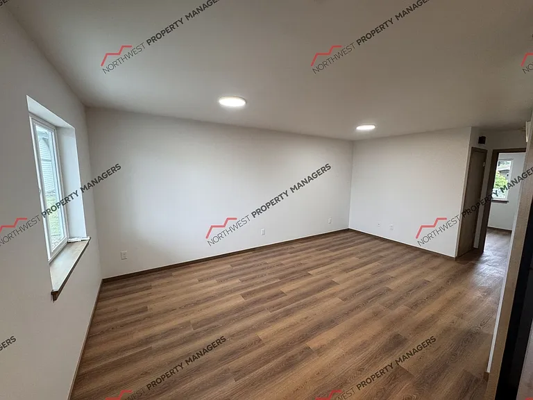 1818 Brenda Ln — Photo 5