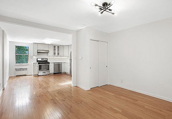 2nd image of 248 20th St APT 3