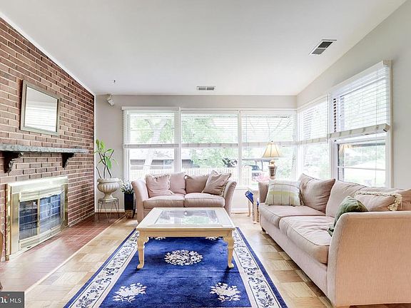 4th image of 7112 Woodley Ln