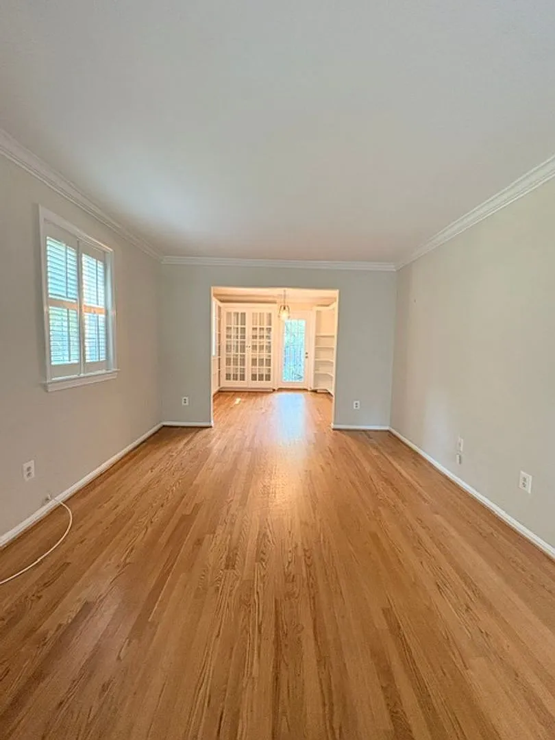 Fabulous Sun Splashed 3 BR, 2.5 BA Townhome in Kenwood Forest! — Photo 4
