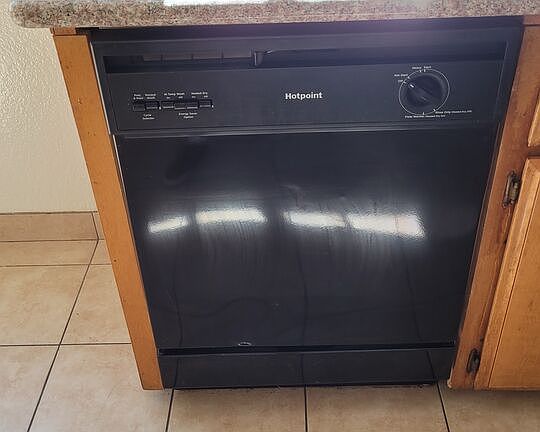 5th image of 3988 Moore St APT 3