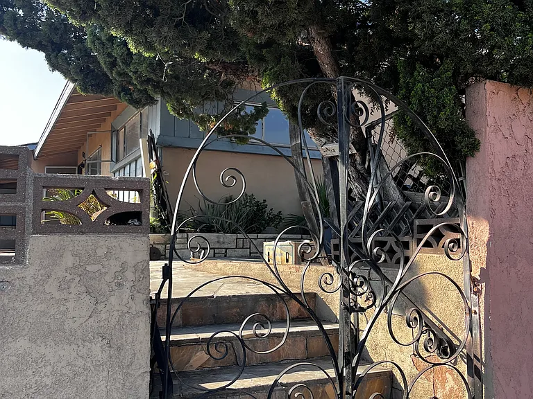 800 N Glenoaks Blvd — Photo 9