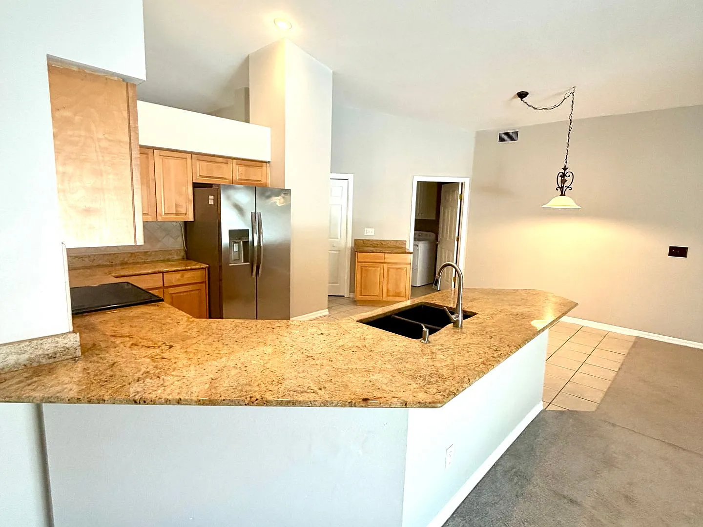 Beautiful 3 Bedroom 2 Bathroom Pool Home in Valrico! — Photo 3