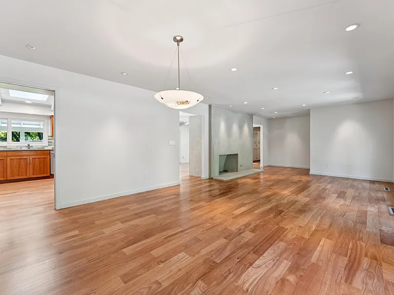 61 Bradley Ave — Photo 11